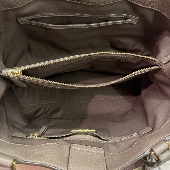 ✨Tory Burch McGraw Triple Compartment Purse ✨ - Picture 4 of 14